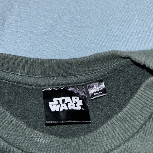 Baby Yoda Sweater 3T - Picture 2 of 4